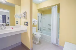 Baymont by Wyndham Warrenton - Salle de bain