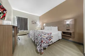 Red Roof Inn & Suites Philadelphia - Bellmawr - Room