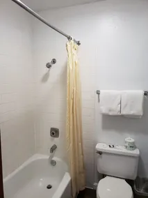 Oasis Inn and Suites - Bathroom