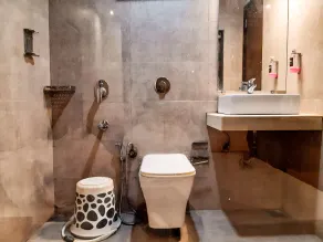 RK Hotel - Bathroom