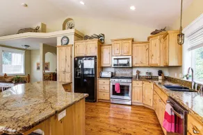 Rathdrum Home w/ Hot Tub: Steps to Beach Access! - Innvendig