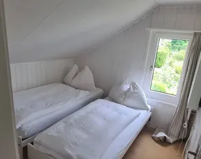 Charming Family House in Herrliberg with Garden Views - Værelse