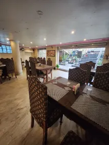 Hotel Priyanka International - Restaurant