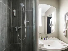 Hôtel Ibis Cognac Centre - Bathroom