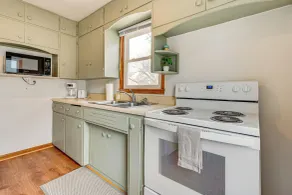 Hike, Fish & Boat: Lake Mills Home w/ Yard - Intérieur