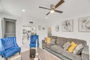 2 Mi to Citadel Outlets! East LA Retreat Near I-5 - Interior