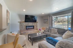 Hot Tub, Pool Table, BBQ Patio, Yard Games - Innenbereich