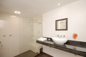 Small Bay Guest House - Bathroom