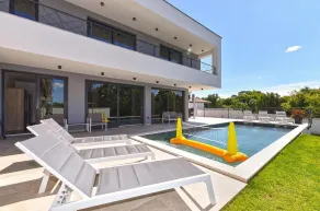 Spacious Villa With Pool and Garden in Stokovci - Pool