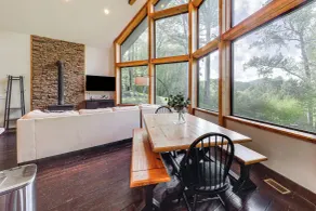 Luxe Appalachian Mountain Cabin w/ Hot Tub, Views - Innenbereich
