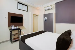 Hotel O Janappanchatram - Room