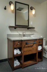 Western Front Hotel - Badezimmer