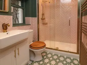 Secret Garden, 34C Clarence Street - Bathroom