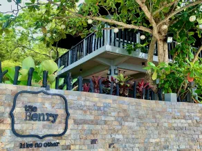 The Henry Resort Taramindu Laiya - Restaurant