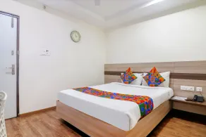 FabHotel Pride Inn Financia - Near DLF Cyber City Gachibowli - Room