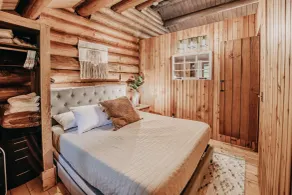 76gs - Genuine Log Cabin - Wifi - Pets Ok - Sleeps 4 - Rum