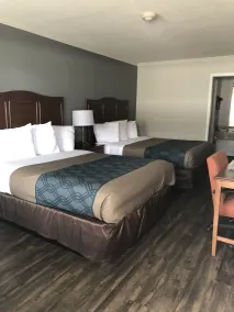 Travelodge by Wyndham Canton-Livonia Area, MI - Chambre