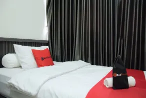RedDoorz near GOR Satria Purwokerto - Chambre