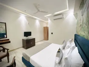 The Orion Express - Kailash Colony  - Quarto