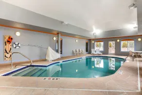 Comfort Suites Southgate-Detroit - Piscine