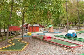 PA Dutch Country RV Resort - Caravan Park - Minigolf