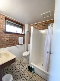 PROSERPINE MOTOR LODGE - Bathroom