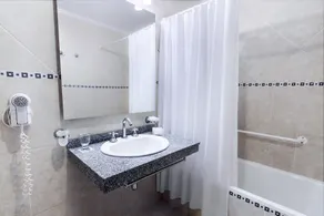 Hotel Michelangelo - Baño