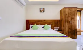 Treebo The Meridian, 10 Mins To Mahatma Gandhi Park - Room