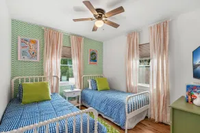 702 Young Street - Rom