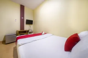 RedDoorz near TVRI Gorontalo - Room