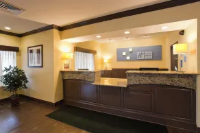 Holiday Inn Express & Suites Chicago Deerfield Lincolnshire by IHG - Réception