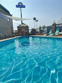 Days Inn by Wyndham Clarksville North EXIT 4 - Piscine