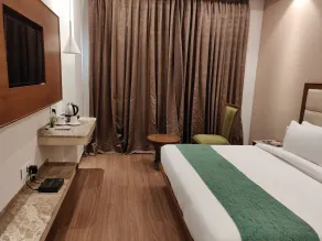 Maple Grand - Room