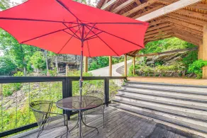 Upscale Getaway on Smith Lake w/ Boat Dock - Interiör