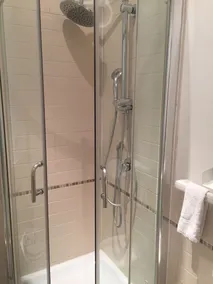 International Garibaldi - Bathroom