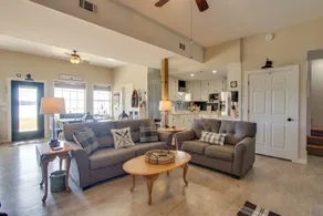 Waterfront Gem w/ Fire Pits & Dock in Georgetown - Innvendig