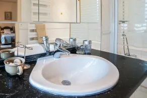 L'Oustal - Bathroom