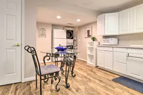 Bel Air Apartment w/ Pool ~ 2 Mi to Main St - Interiör
