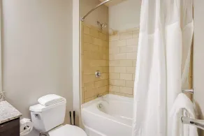 Apartment mit Pool, Grill und schnellem Internet - Badezimmer