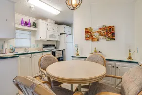 Snowbird Escape w/ Pools! 6 Mi to Dtwn Sarasota - Innenbereich