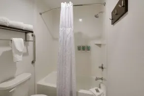Best Western La Place Inn - Badezimmer