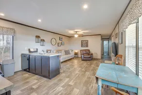 Lakefront Wetumpka Escape w/ Furnished Deck! - Interiör