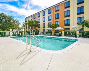 Comfort Suites Tampa - Brandon - Piscina