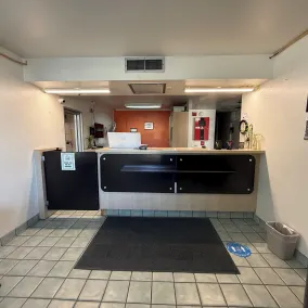 Shasta Vista Inn & Suites - Resepsjon