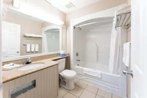 Super 8 by Wyndham Gananoque/Country Squire Resort - Baño