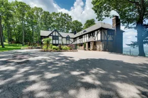 Luxury Tudor Estate Pool, Spa and Valley Views - Interior