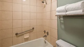 Best Western Fredericksburg - Bathroom