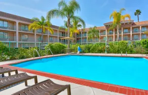 Cortona Inn and Suites Anaheim Resort - Piscine