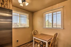 Cozy Home w/ Canyon Views: 2 Mi to Grand Staircase - Interiör