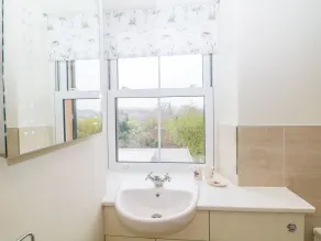 Wyebrow Cottage - Bathroom